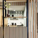 Green Apartment With Balcony - Free Parking