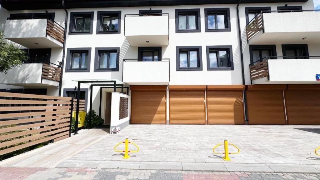 Leilighet With Balcony - Free Parking